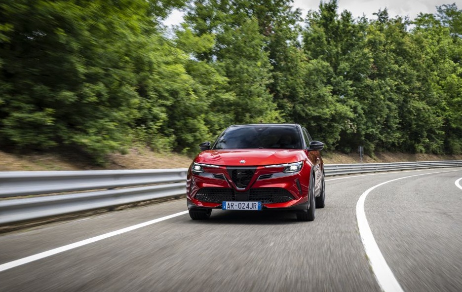 Alfa Romeo reveals dynamic secrets of new Junior VELOCE 280