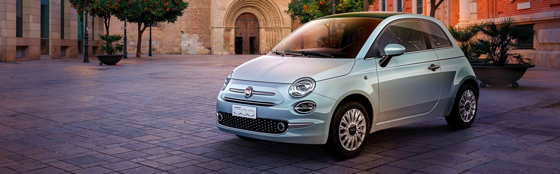 FIAT 500 Parked in the centre of a town