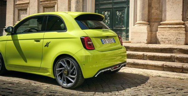 Rear side of the new Abarth 500e