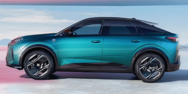 Side View of the New Peugeot 3008